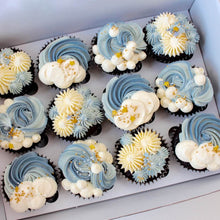 Indlæs billede til gallerivisning Søde himmel-cupcakes med stjerner og skyer fra Snirkleriet, Århus