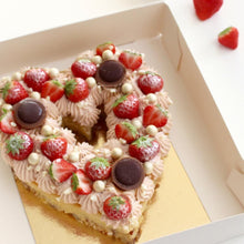 Indlæs billede til gallerivisning Snirkleriet tilbyde tal- og bogstavkager i flere størrelser. Small lettercakes består af browniebunde med topping og bærfyld.